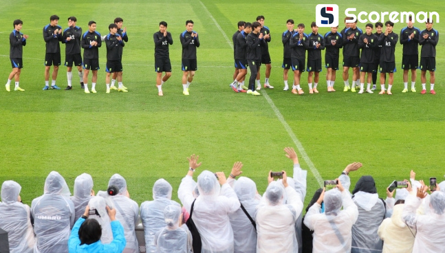 '손흥민도 합류' 홍명보호, 팬들 앞에서 완전체 훈련